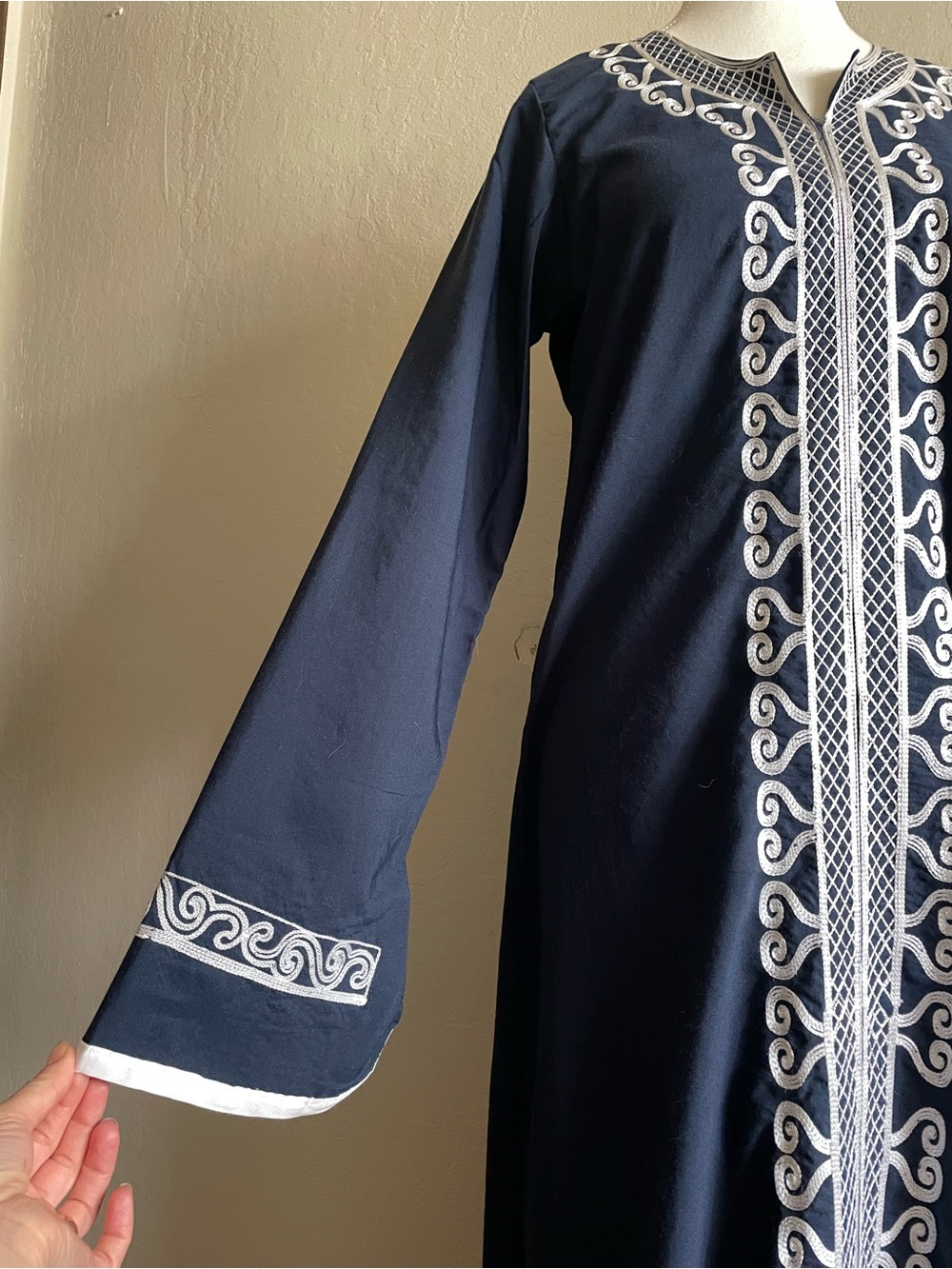 Embroidered caftan - Picture 4 of 15